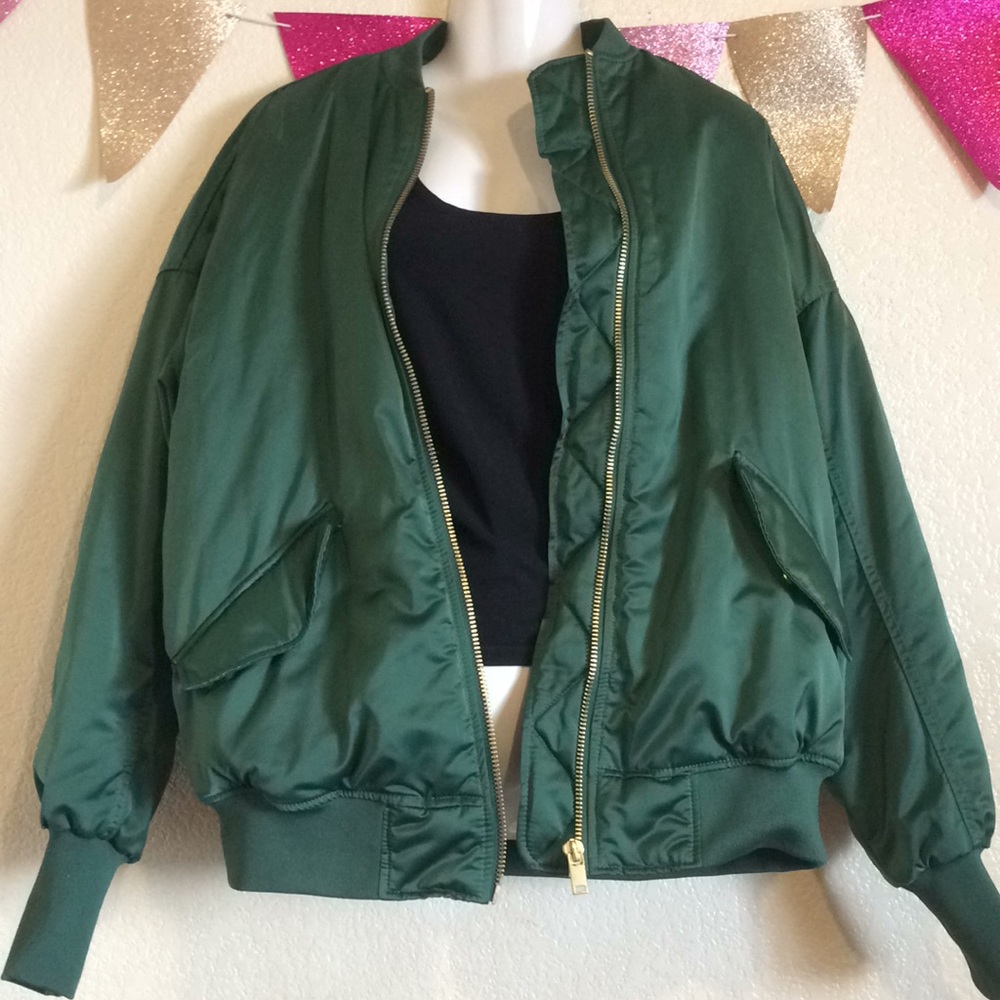 ☀️{H&M} Green Bomber Jacket